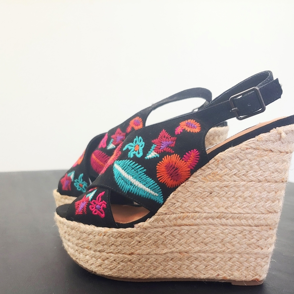 Steve Madden "Razed" Wedges - Picture 6 of 8